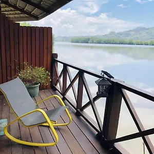 Gayang Friendly Water House Homestay