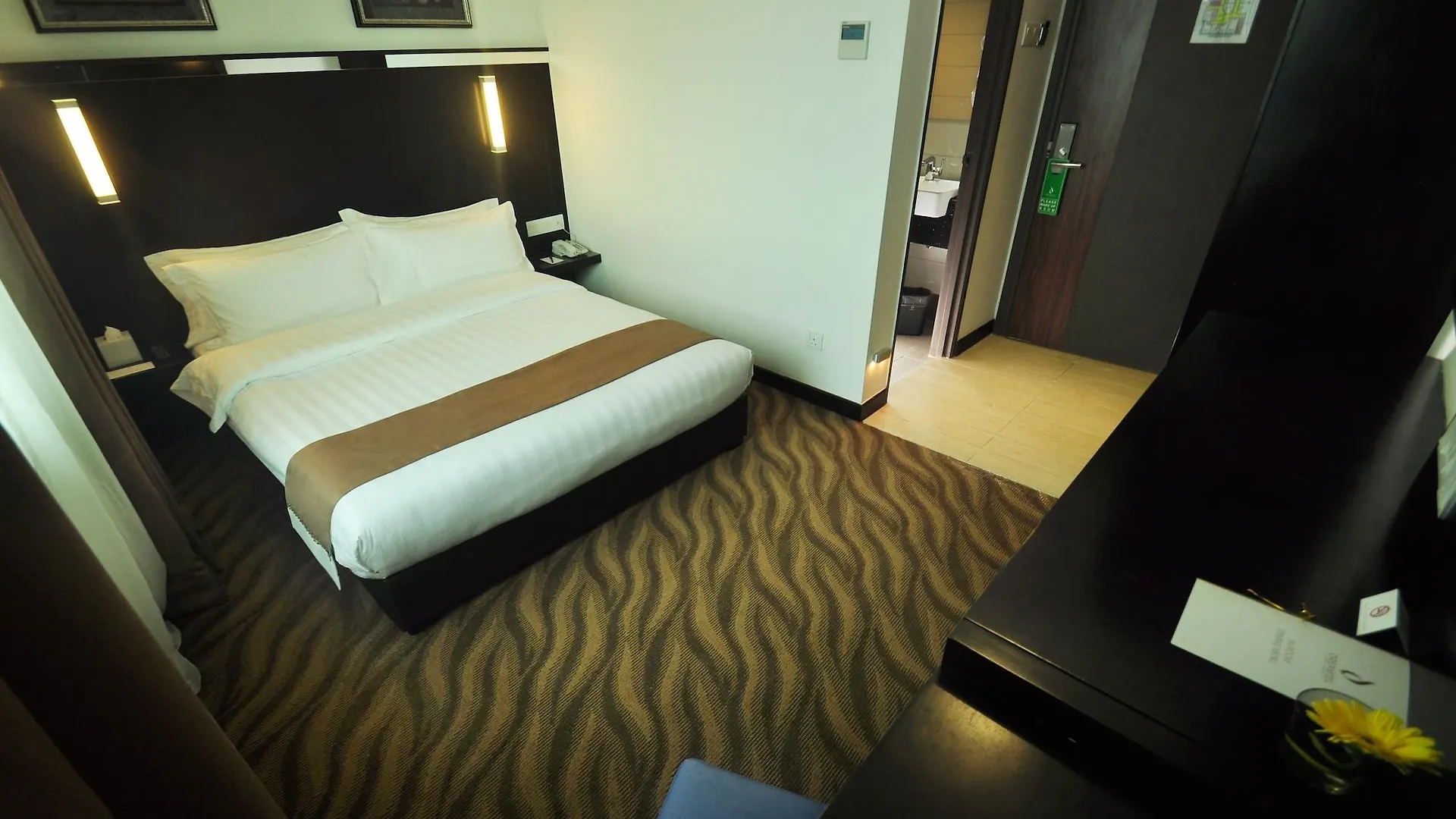 Dreamtel Kota Kinabalu Hotel 3*,